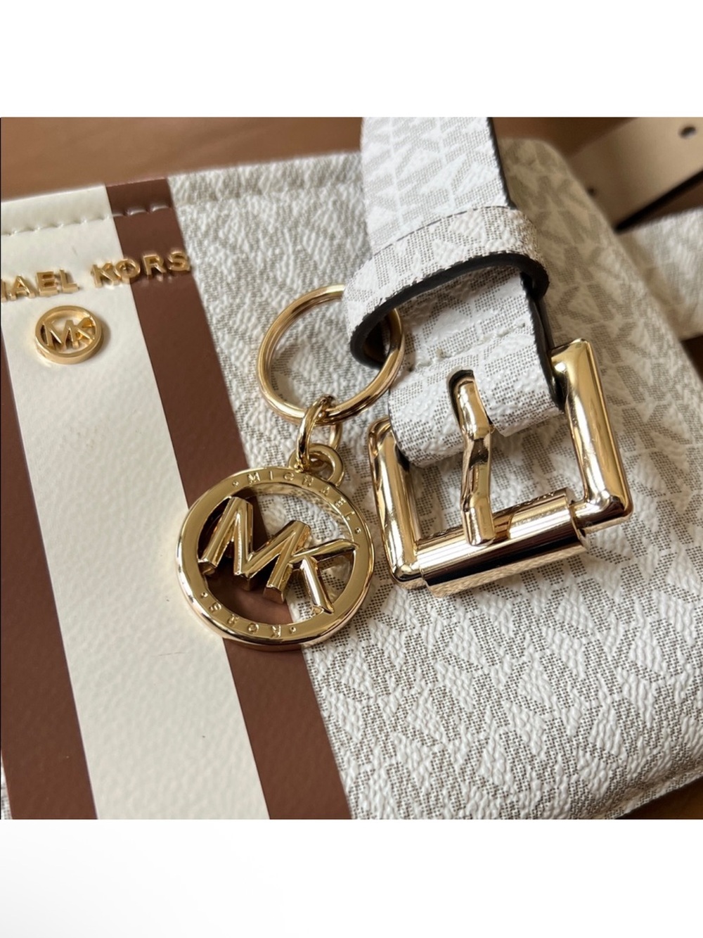 Like new condition, Michael Michael Kors belt bag S/M - Picture 3 of 12